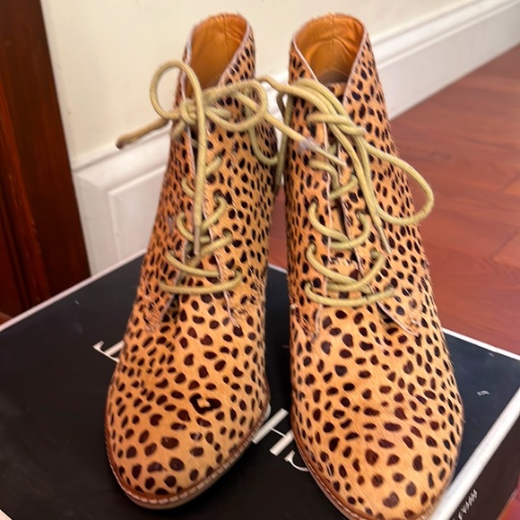 Women’s leopard print wedge boots. Size 9 - Picture 4 of 5
